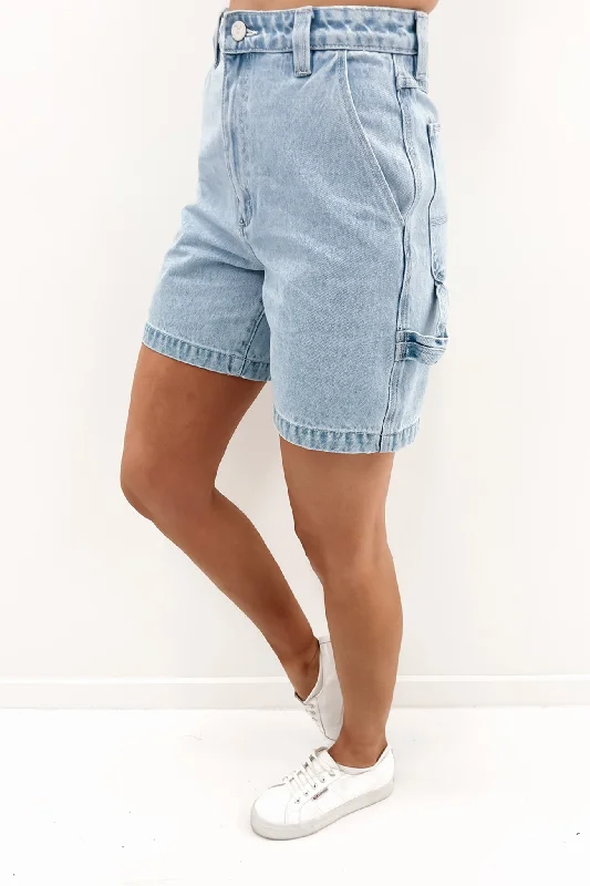 a-carrie-carpenter-short-break-away-denim-light