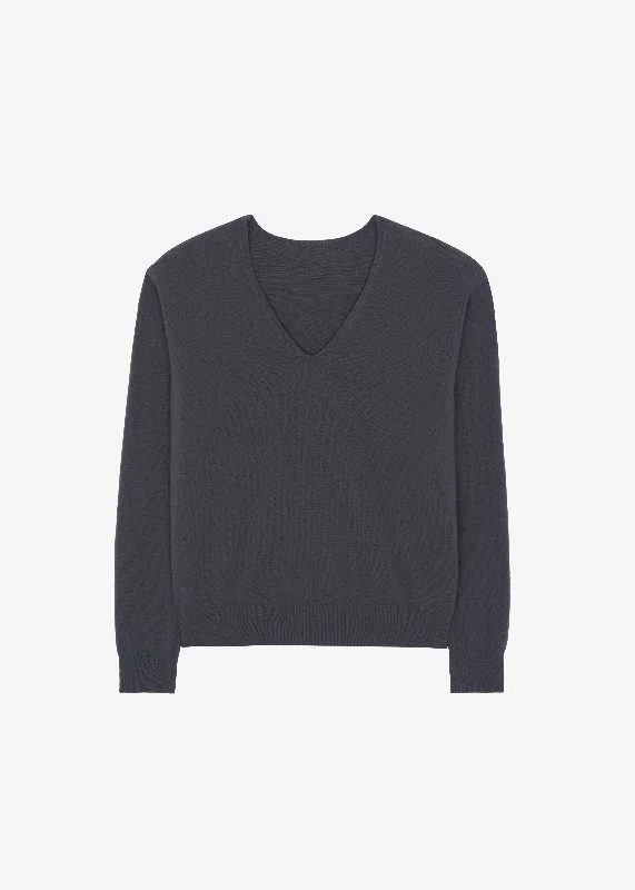 ames-v-neck-sweater-charcoal