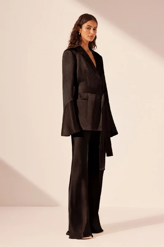 la-lune-flared-sleeve-belted-blazer-black