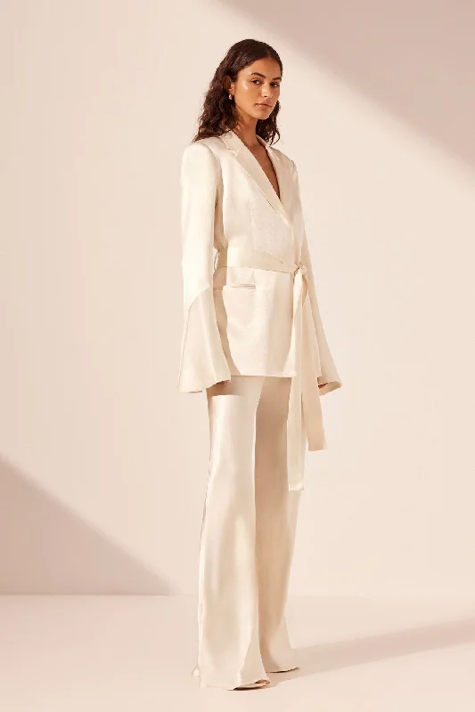 la-lune-flared-sleeve-belted-blazer-cream