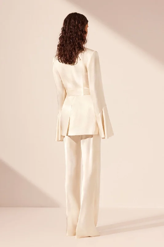 la-lune-flared-sleeve-belted-blazer-cream