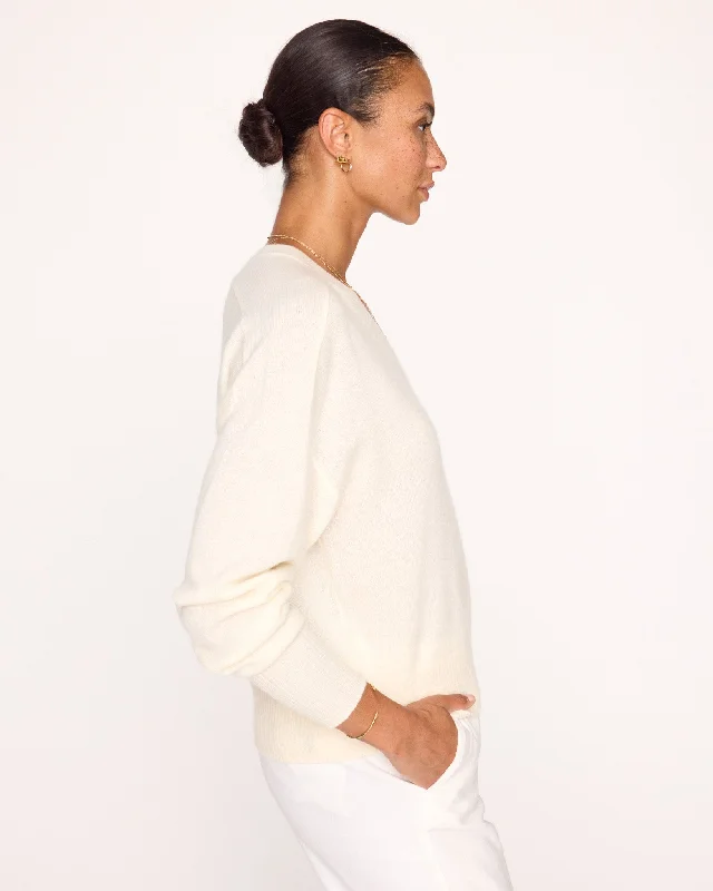 leia-vee-sweater-almond