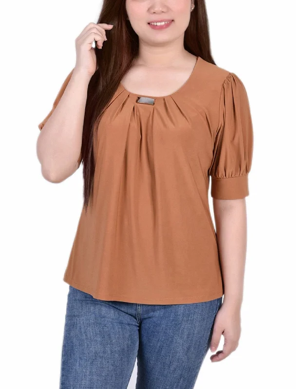 ny-collection-short-sleeve-balloon-sleeve-top-with-hardware-petite