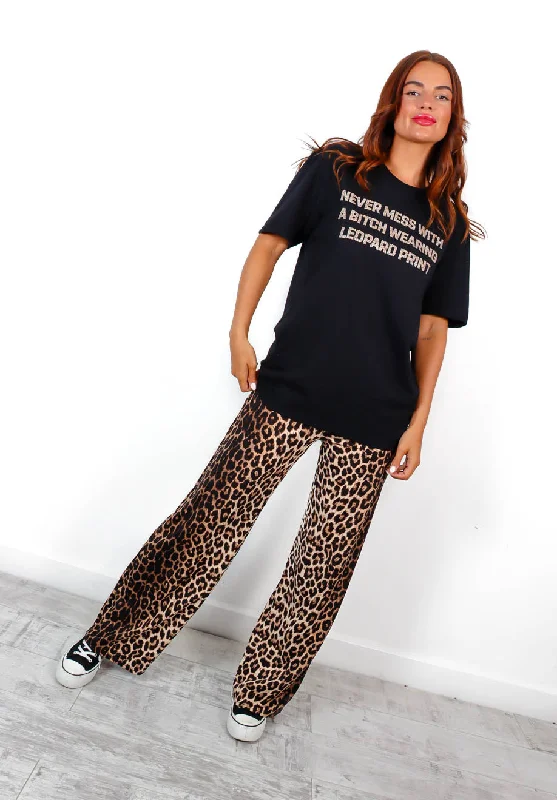 she-wears-leopard-print-black-leopard-print-slogan-t-shirt