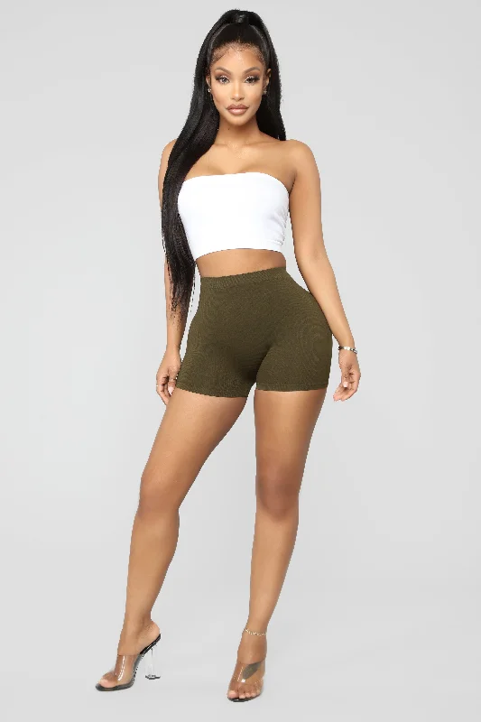 uncomplicated-seamless-shorts-olive