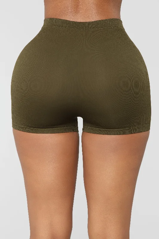 uncomplicated-seamless-shorts-olive