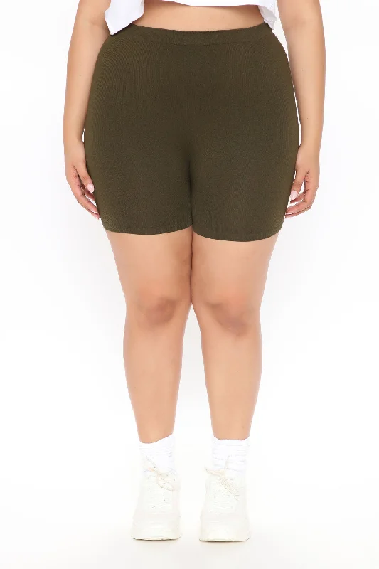 uncomplicated-seamless-shorts-olive