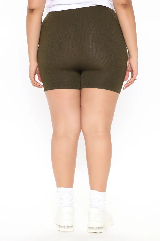 uncomplicated-seamless-shorts-olive